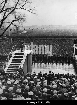 Adolf Hitler bei der Maikundgebung auf dem Tempelhof Field, 1935 Stockfoto