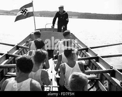 Filmszene: Mitglieder der Marine - HJ beim Rudern, 1941 Stockfoto