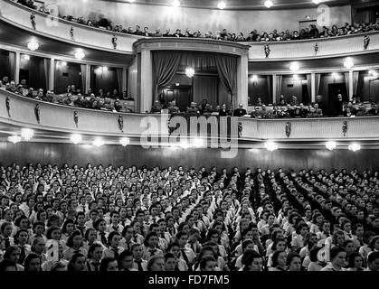 Verpflichtung der Jugend (Verpflichtung der Jugend) Zeremonie an das Deutsche Opernhaus, 1942 Stockfoto