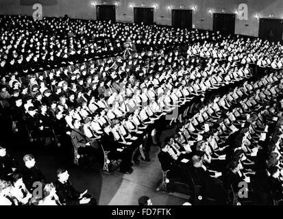 Verpflichtung der Jugend (Verpflichtung der Jugend) Zeremonie an das Deutsche Opernhaus, 1941 Stockfoto