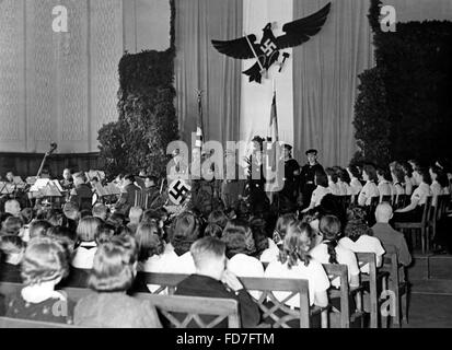 Verpflichtung der Jugend (Verpflichtung der Jugend) Zeremonie in der Hochzeit-Schule in Berlin-Lichterfelde, 1942 Stockfoto