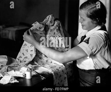 Weihnachtswerkstatt des BDM im Ostlandheim in Berlin-Pankow, 1937 Stockfoto