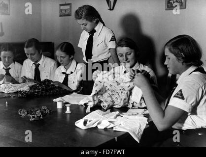 Weihnachtswerkstatt des BDM im Ostlandheim in Berlin-Pankow, 1937 Stockfoto