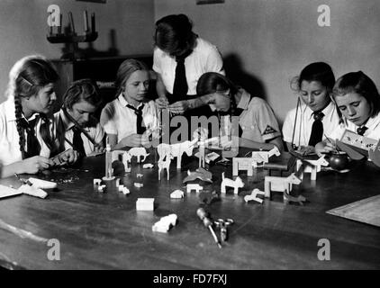 Weihnachtswerkstatt des BDM in der Ostlandheim in Berlin-Pankow, 1937 Stockfoto