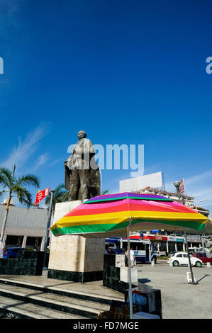 Benito Juarez Statue entlang der La Avenida Costera Miguel Aleman in Acapulco, Mexiko Stockfoto