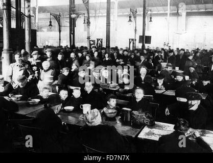 Inflation: Elend, Armut der Bevölkerung, Suppenküche in Berlin, 1923 Stockfoto