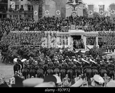 Militärparade der Wehrmacht anlässlich Hitlers Geburtstag in Berlin, 1939 Stockfoto