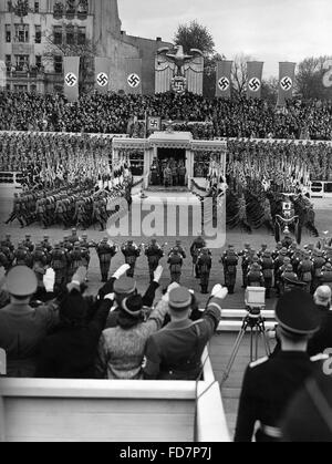 Militärparade der Wehrmacht anlässlich Hitlers Geburtstag in Berlin, 1939 Stockfoto