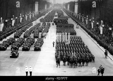 Militärparade der Wehrmacht anlässlich Hitlers Geburtstag in Berlin, 1939 Stockfoto