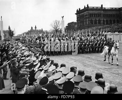 Militärparade der Wehrmacht anlässlich Hitlers Geburtstag in Berlin, 1939 Stockfoto