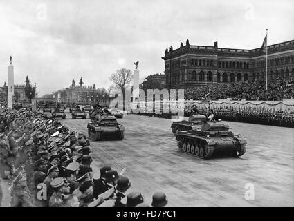 Militärparade der Wehrmacht anlässlich Hitlers Geburtstag in Berlin, 1939 Stockfoto