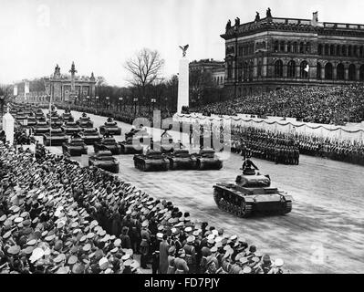 Militärparade der Wehrmacht anlässlich Hitlers Geburtstag in Berlin, 1939 Stockfoto