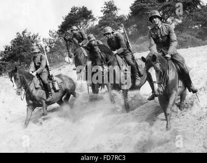 Kavallerie der Wehrmacht während einer Übung in den 30er Jahren Stockfoto