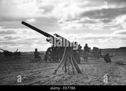 Soldaten mit Feld-Haubitzen, 1938 Stockfoto