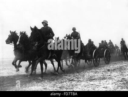 Artillerie der Reichswehr während einer Übung Stockfoto