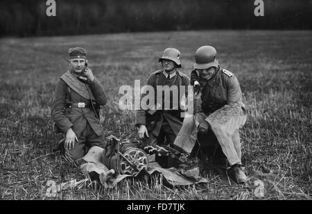 Reichswehr-Soldaten des Signal Corps während einer Übung, 1926 Stockfoto