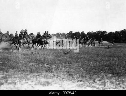 Reitende Artillerie der Reichswehr während einer Übung Stockfoto