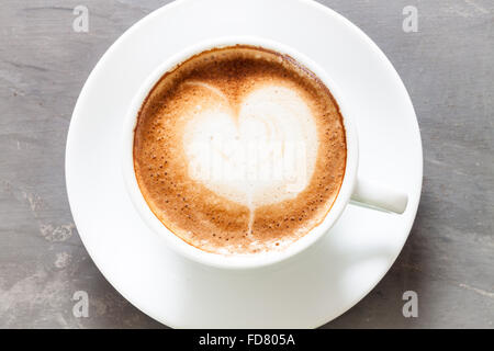 Kaffeetasse auf grauem Hintergrund, Fotoarchiv Stockfoto
