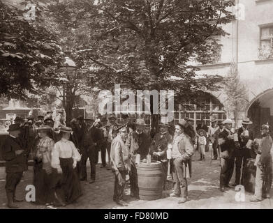 Innenhof des Hofbrauhaus in München, 1909 Stockfoto