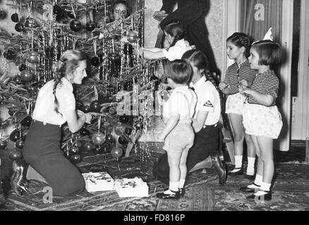 Goebbels Familie schmücken den Weihnachtsbaum, 1937 Stockfoto