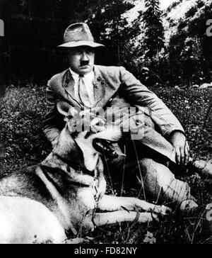 Adolf Hitler mit seinem Hund, 1935 Stockfoto