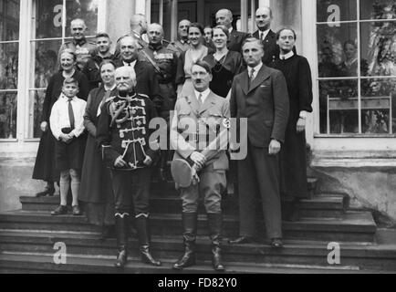 Adolf Hitler als Ehrenpreis Gast August von Mackensen, 1934 Stockfoto