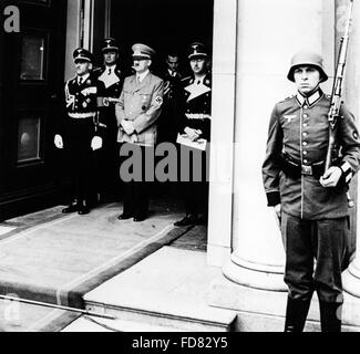 Adolf Hitler zu seinem 50. Geburtstag in die Reichskanzlei 1939 Stockfoto