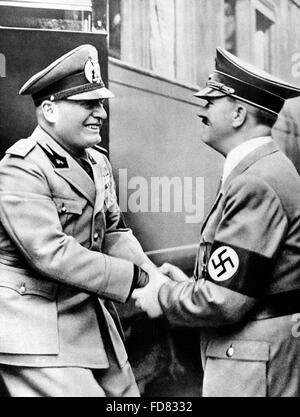 Adolf Hitler empfängt Benito Mussolini in Kufstein, 1938 Stockfoto