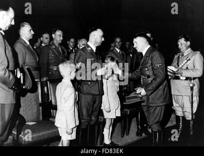Adolf Hitler am Staatsbegräbnis von Reinhard Heydrich 1942 Stockfoto