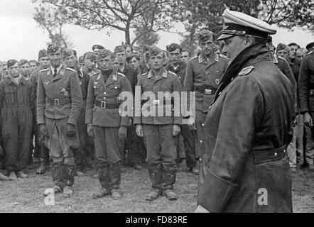 Hermann Göring mit Offizieren der Luftwaffe 1940 Stockfoto