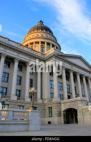 Utah State Capitol in Salt Lake City am Abend. Salt Lake City ist die Hauptstadt und die bevölkerungsreichste Stadt in Utah Stockfoto
