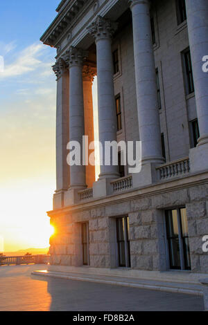 Utah State Capitol bei Sonnenuntergang in Salt Lake City. Salt Lake City ist die Hauptstadt und die bevölkerungsreichste Stadt in Utah Stockfoto