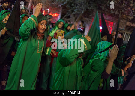 Prozession in Kashan in Ashura Nacht, Iran. Stockfoto