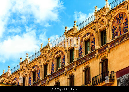 Kunstvoll gestaltete Haus Fassade in Palma De Mallorca Stockfoto