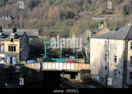 Todmorden oder Bibliothek Sperre für den Rochdale Kanal im Zentrum von Todmorden, West Yorkshire. Stockfoto