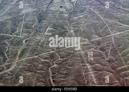 Condór und Trapeze. Nazca-Wüste. Stockfoto
