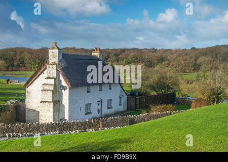 Alten strohgedeckten Hütte im Vale of Glamorgan in der Nähe von Ogmore Castle, nahe dem Dorf Ogmore Meer in Süd-Wales Stockfoto