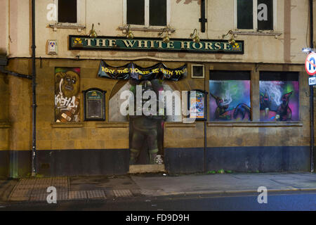 Das Pferd kann mit Ihnen, Star Wars Themen Graffiti auf der verlassenen Wirtshaus weißes Pferd, Kingsthorpe Grove, Northampton sein. Stockfoto