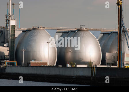 Lagertanks in Öl Depot Stockfoto