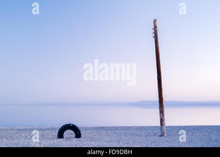 Wurf und Reste von Bombay Beach, am östlichen Ufer des Salton Meeres, California Stockfoto