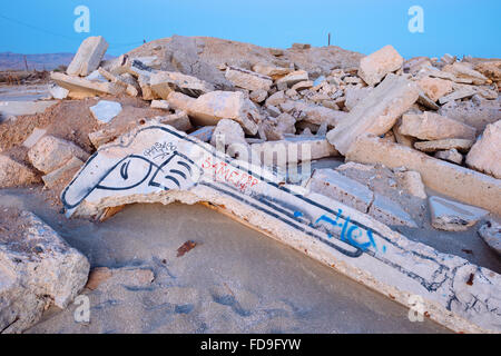 Die Überreste eines Gebäudes in Bombay Beach, Kalifornien, am östlichen Ufer des Salton Meeres Stockfoto