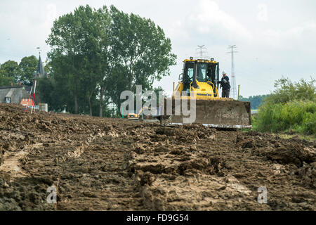 Bremen, Deutschland, an der Weser Deicherhoehung wegen steigender Meeresspiegel Stockfoto