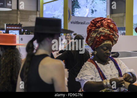 Eine typische rote Frau Hut Ansicht in Tourismusmesse Fitur, Madrid, Spanien Stockfoto