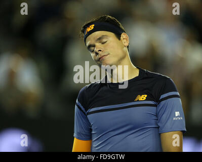 Melbourne, Australien. 29. Januar 2016. Milos Raonic of Canada reagiert während das Halbfinale des Herren Einzel gegen Andy Murray aus Großbritannien in die Australian Open Tennis Championships in Melbourne, Australien, 29. Januar 2016. Bildnachweis: Bi 明明/Xinhua/Alamy Live-Nachrichten Stockfoto