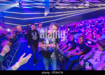 Posen, Polen, Besucher auf die Poznan Game Arena Stockfoto