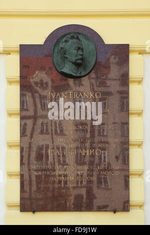 Gedenktafel für den ukrainischen Dichter Ivan Franko auf dem Žofín-Palast auf der slawischen Insel (Slovanský ostrov) in Prag, Tschechische Republik. Ivan Franko hielt am 18. Mai 1891 eine Rede im Žofín-Palast über den Kongress der progressiven slawischen Jugend. Die Gedenktafel wurde 1956 installiert. Stockfoto