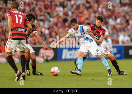 Pirtek Stadion, Parramatta, Australien. 29. Januar 2016. Hyundai A-League. Western Sydney Wanderers V Melbourne City. Melbourne nach vorne Bruno Fornaroli geht es vorbei an Wanderers Mittelfeldspieler Andreu. Bildnachweis: Aktion Plus Sport/Alamy Live-Nachrichten Stockfoto