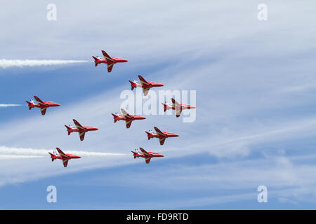 Red Arrows in Formation an RAF Cosford Stockfoto