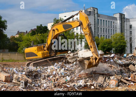 Bagger arbeiten in Abbruch und Sanierung von Schutt Stockfoto