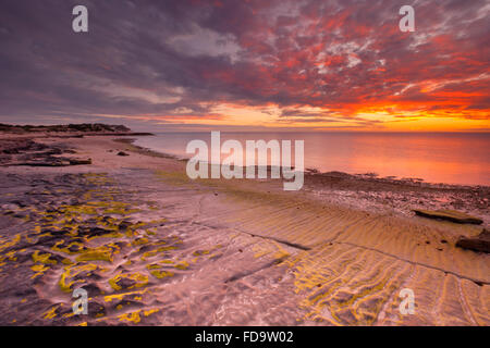 Sonnenuntergang über der Küste von Cape Range National Park in Westaustralien. Stockfoto